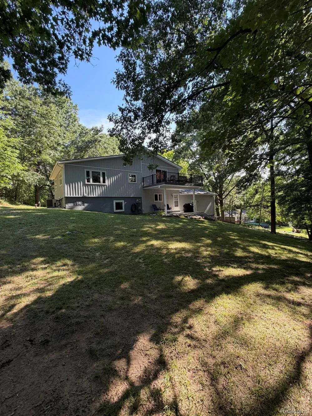 825 Rowlinson Lane Ortonville Village, MI 48462