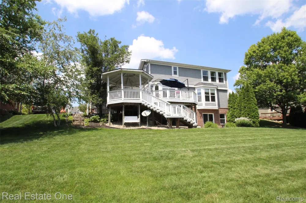 1809 Cheshire Lane Commerce Charter Township, MI 48382