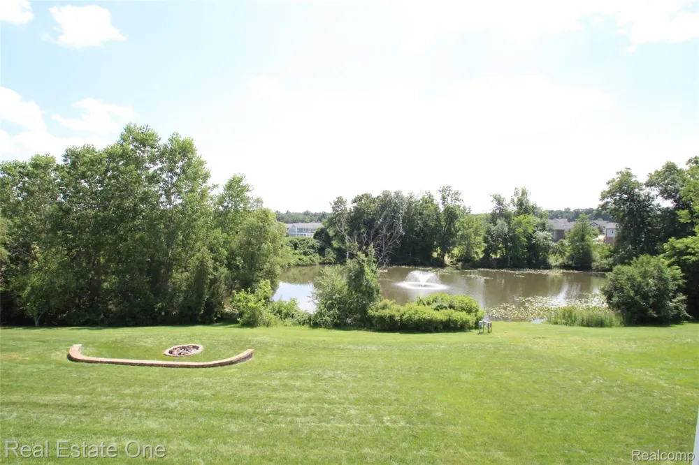 1809 Cheshire Lane Commerce Charter Township, MI 48382
