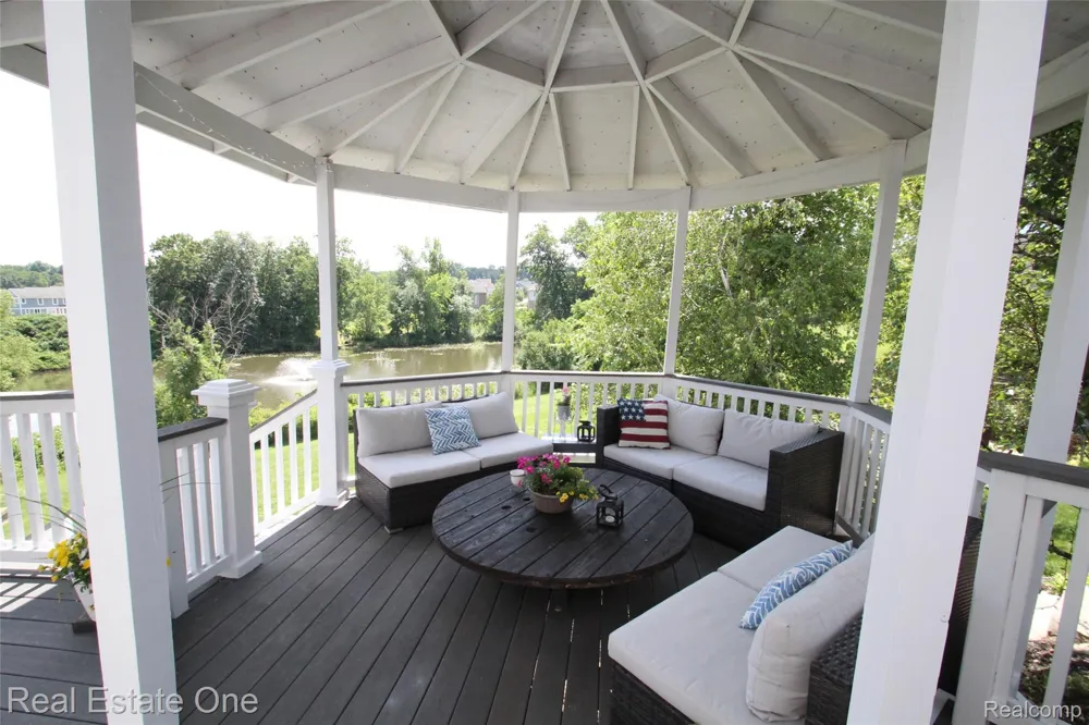1809 Cheshire Lane Commerce Charter Township, MI 48382