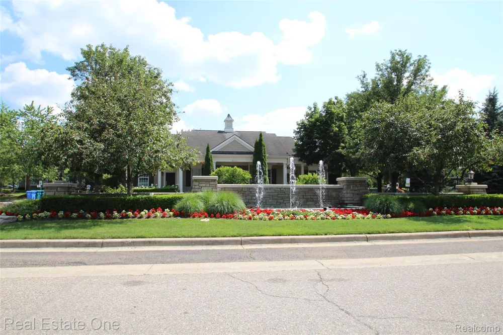 1809 Cheshire Lane Commerce Charter Township, MI 48382
