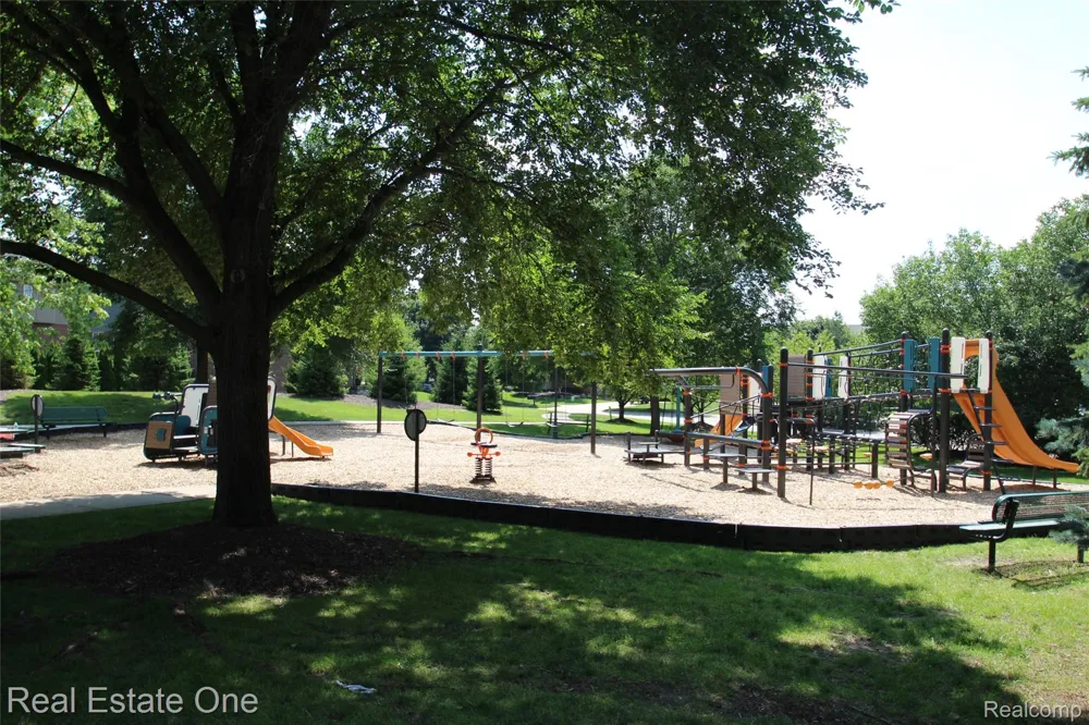 1809 Cheshire Lane Commerce Charter Township, MI 48382