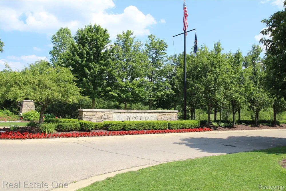 1809 Cheshire Lane Commerce Charter Township, MI 48382