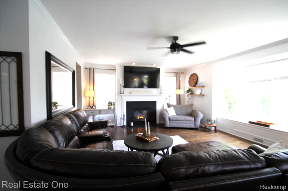 1809 Cheshire Lane Commerce Charter Township, MI 48382