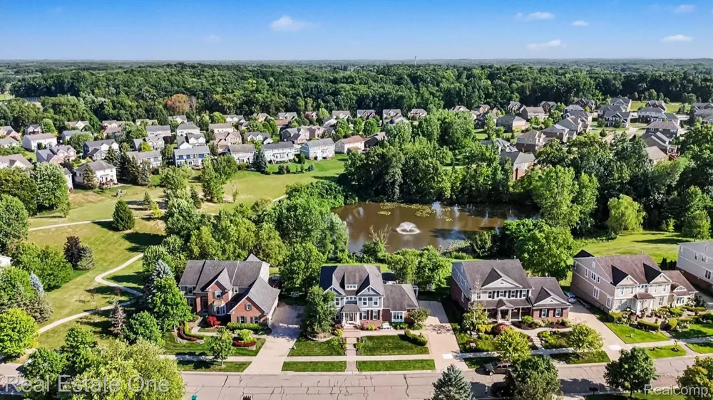 1809 Cheshire Lane Commerce Charter Township, MI 48382