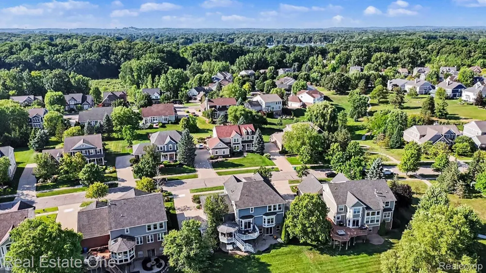 1809 Cheshire Lane Commerce Charter Township, MI 48382