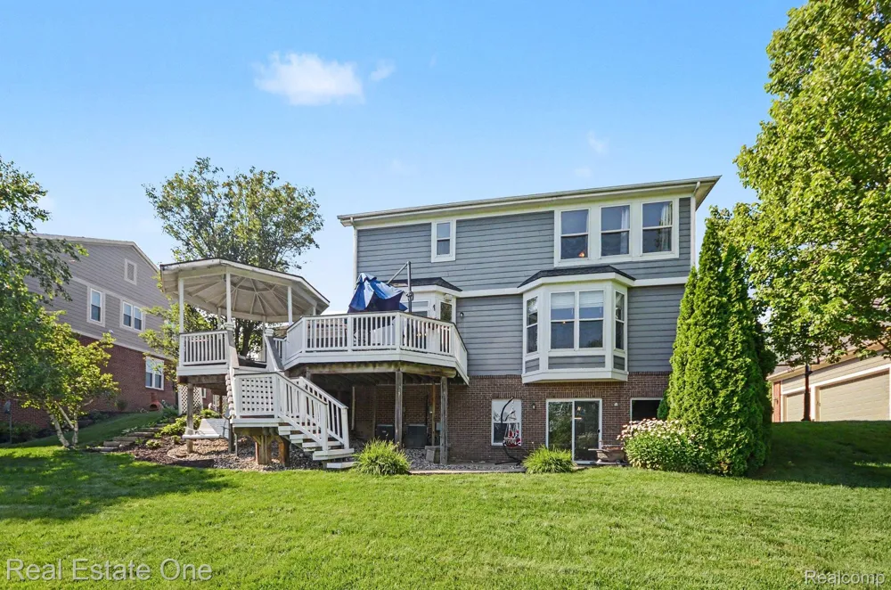 1809 Cheshire Lane Commerce Charter Township, MI 48382