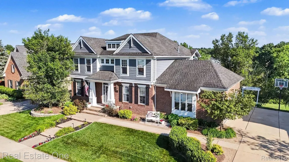1809 Cheshire Lane Commerce Charter Township, MI 48382