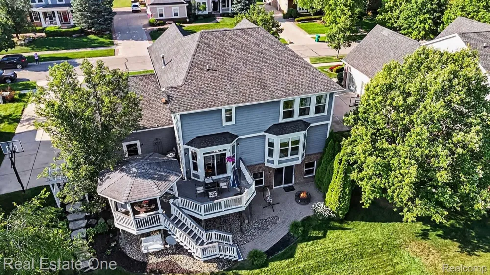 1809 Cheshire Lane Commerce Charter Township, MI 48382
