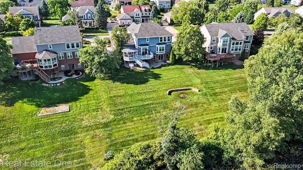 1809 Cheshire Lane Commerce Charter Township, MI 48382