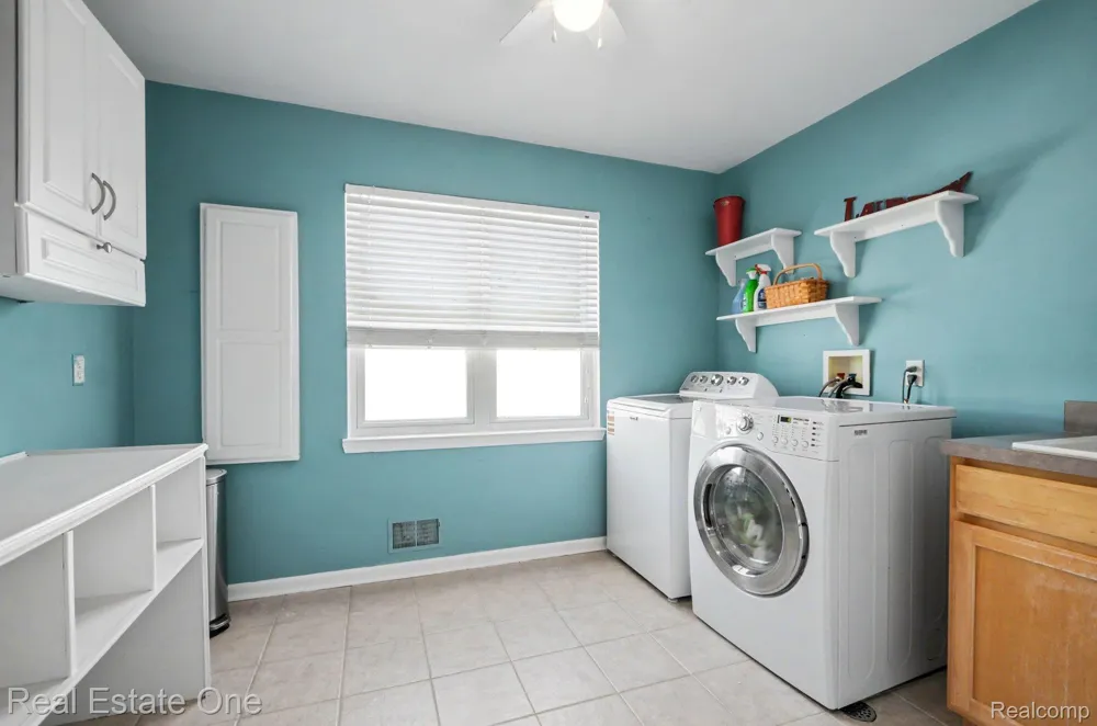 1809 Cheshire Lane Commerce Charter Township, MI 48382
