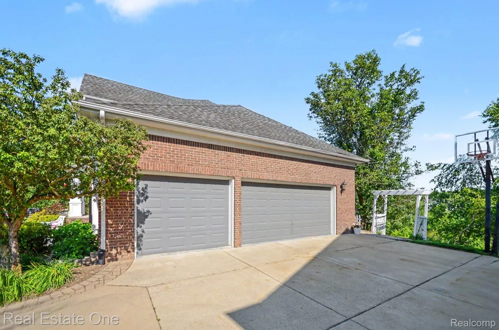 1809 Cheshire Lane Commerce Charter Township, MI 48382