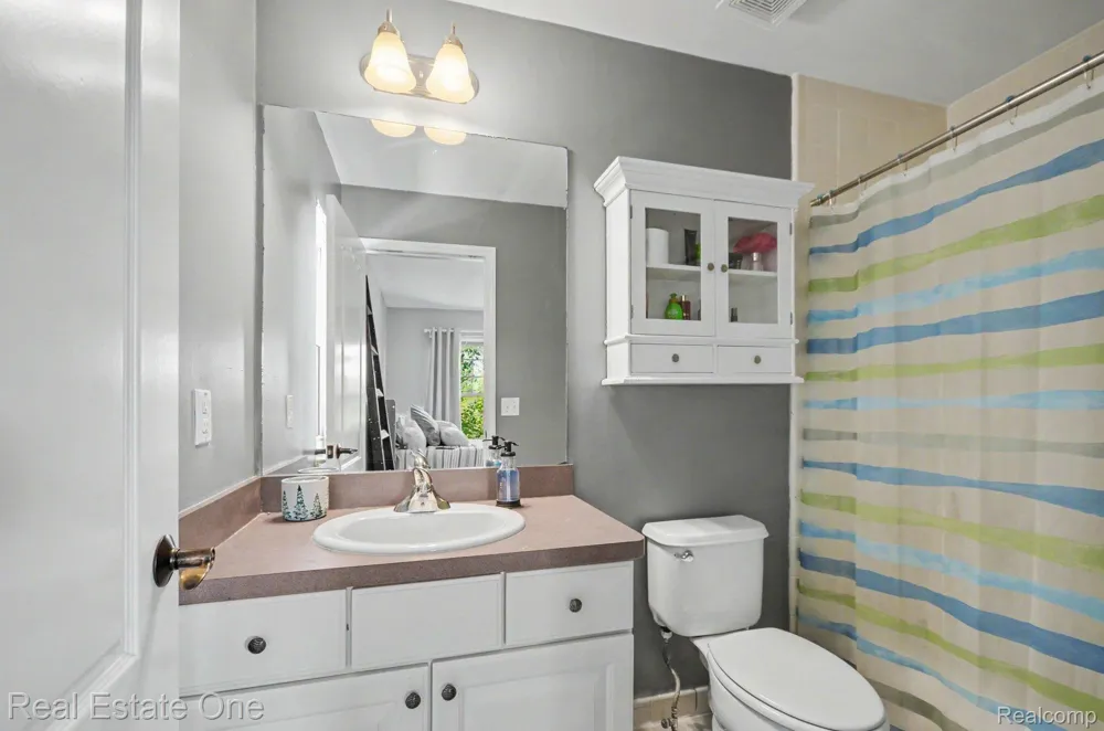1809 Cheshire Lane Commerce Charter Township, MI 48382