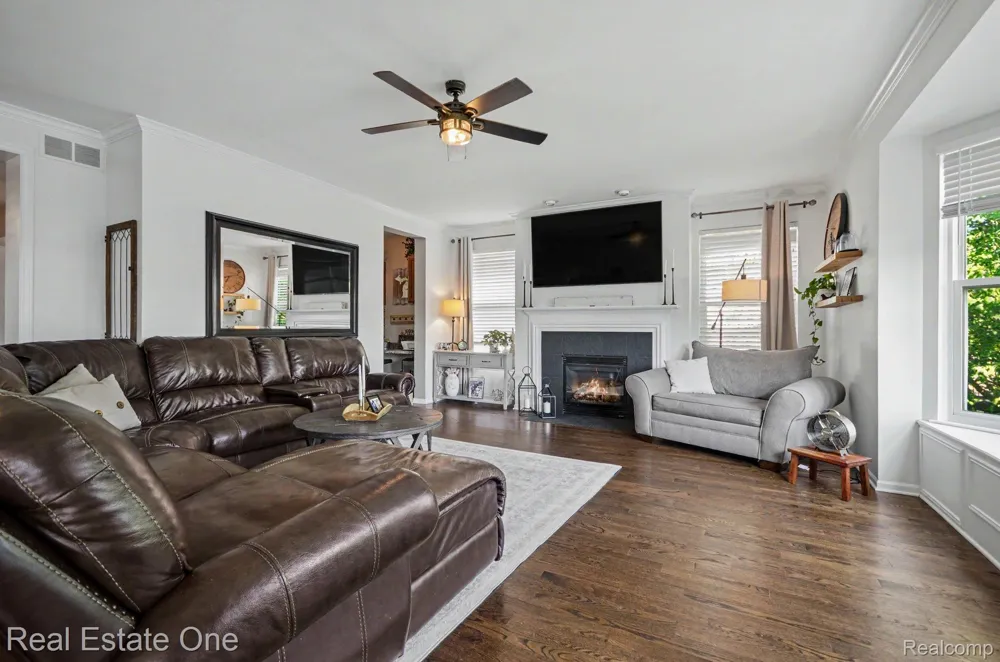 1809 Cheshire Lane Commerce Charter Township, MI 48382