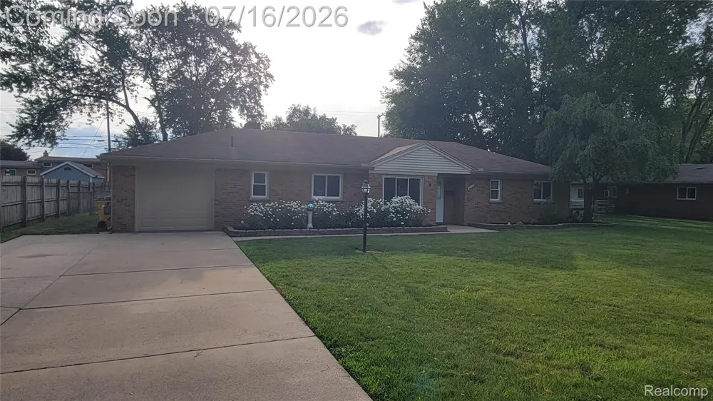 45437 Hecker Drive Utica City, MI 48317