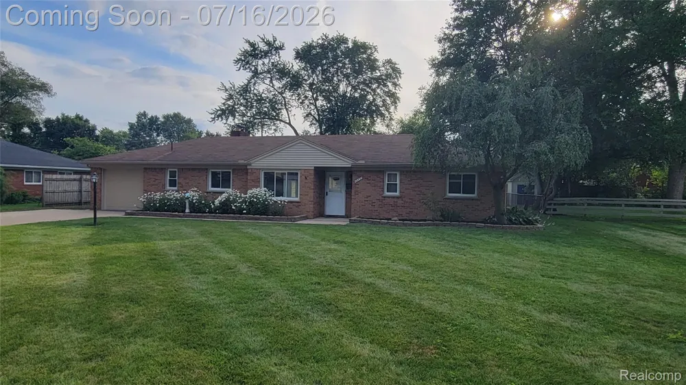 45437 Hecker Drive Utica City, MI 48317
