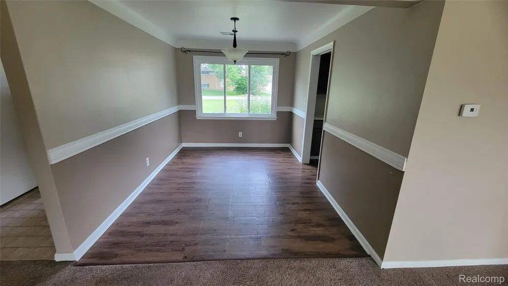 45437 Hecker Drive Utica City, MI 48317
