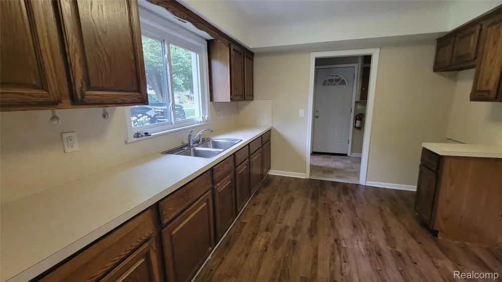 45437 Hecker Drive Utica City, MI 48317