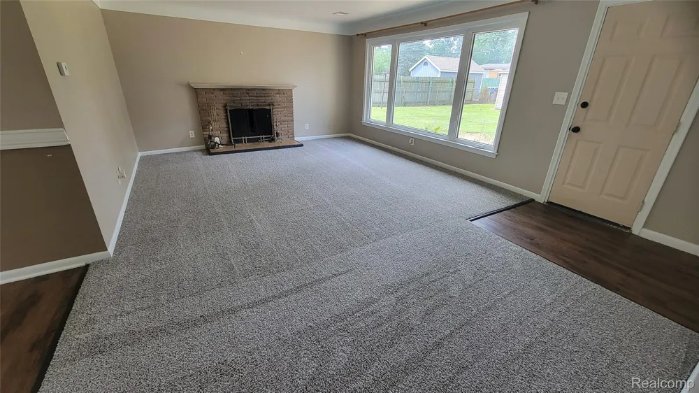 45437 Hecker Drive Utica City, MI 48317