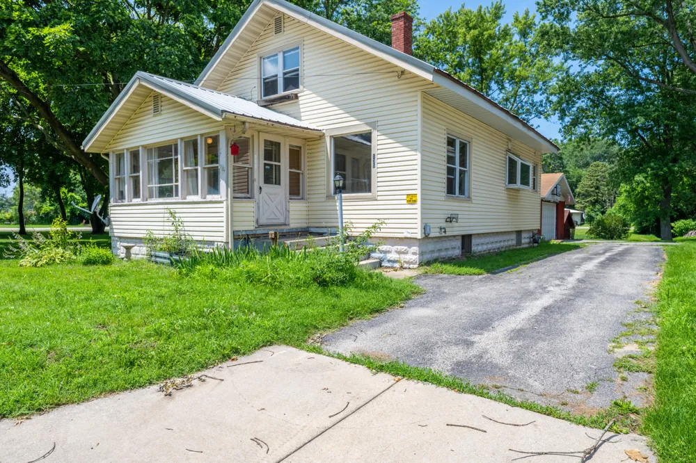 135 W St Joseph Street Coloma City, MI 49038
