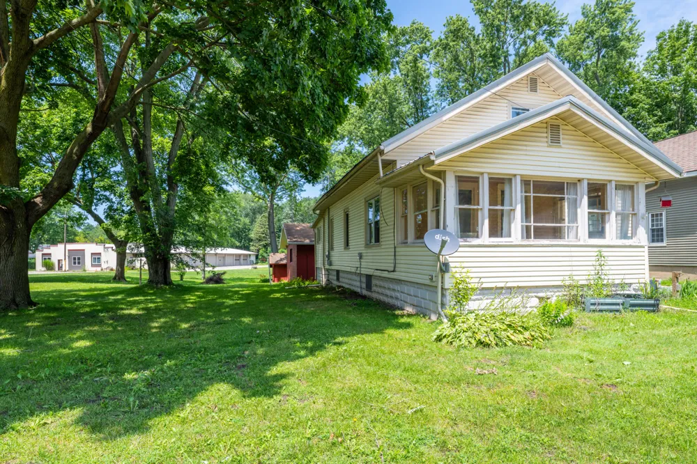 135 W St Joseph Street Coloma City, MI 49038