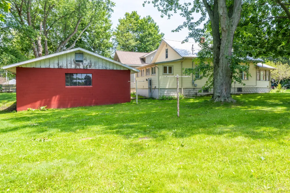 135 W St Joseph Street Coloma City, MI 49038