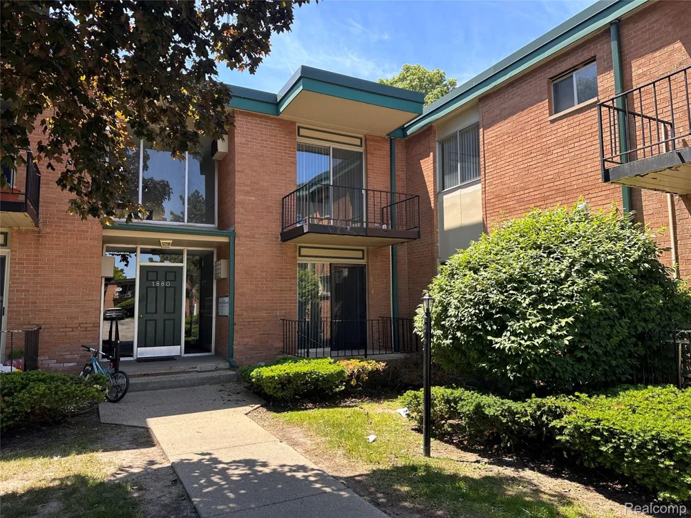 1880 Axtell Drive #2 Troy City, MI 48084