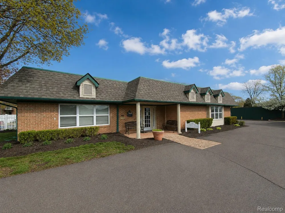 1880 Axtell Drive #2 Troy City, MI 48084