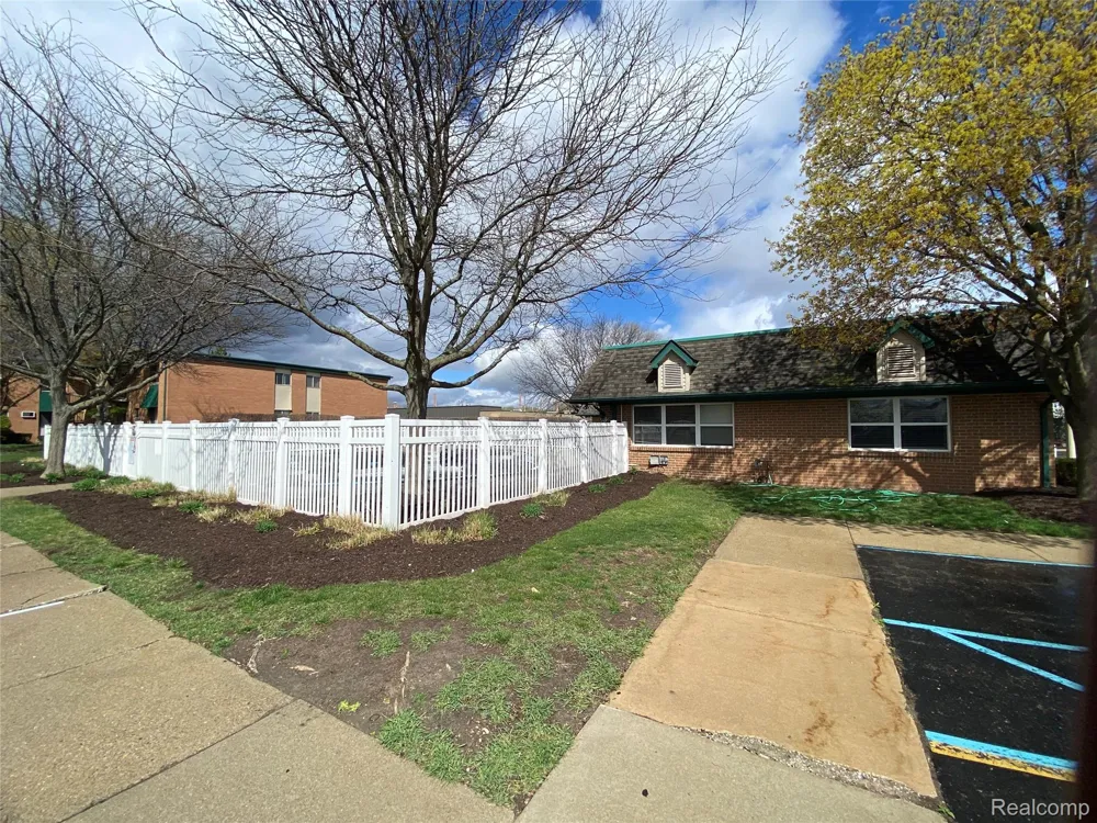 1880 Axtell Drive #2 Troy City, MI 48084
