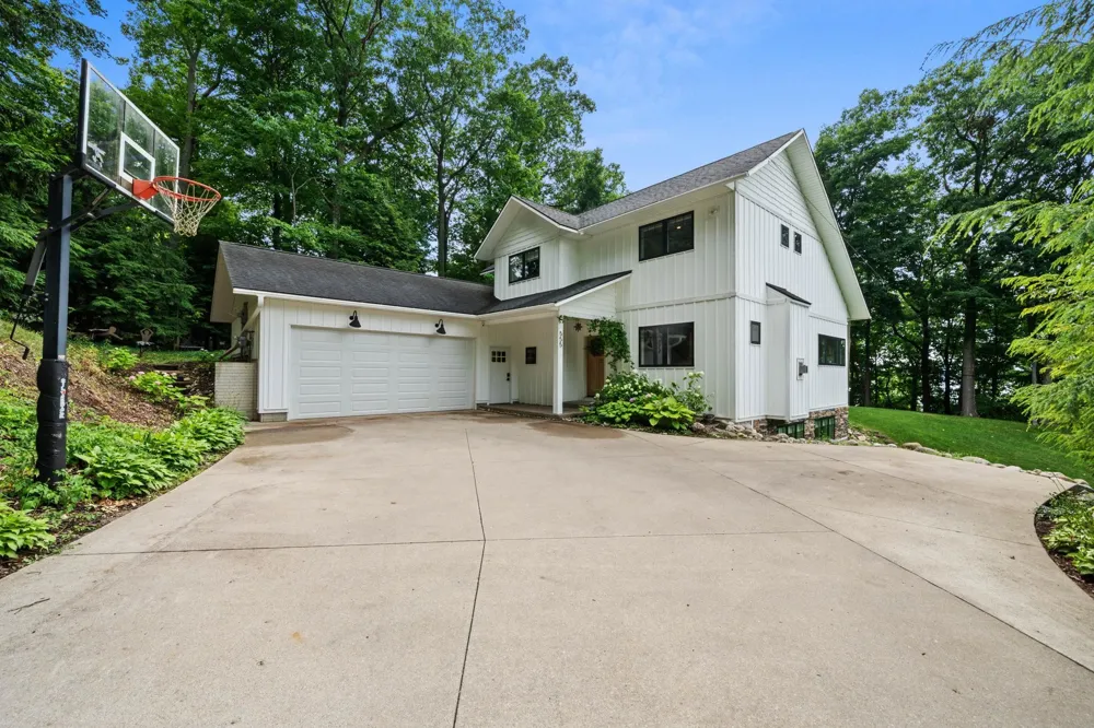 555 Graystone Road Peninsula Township, MI 49686