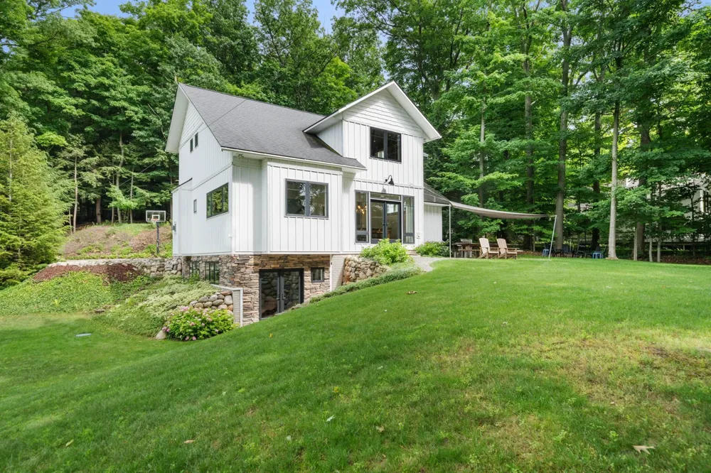 555 Graystone Road Peninsula Township, MI 49686