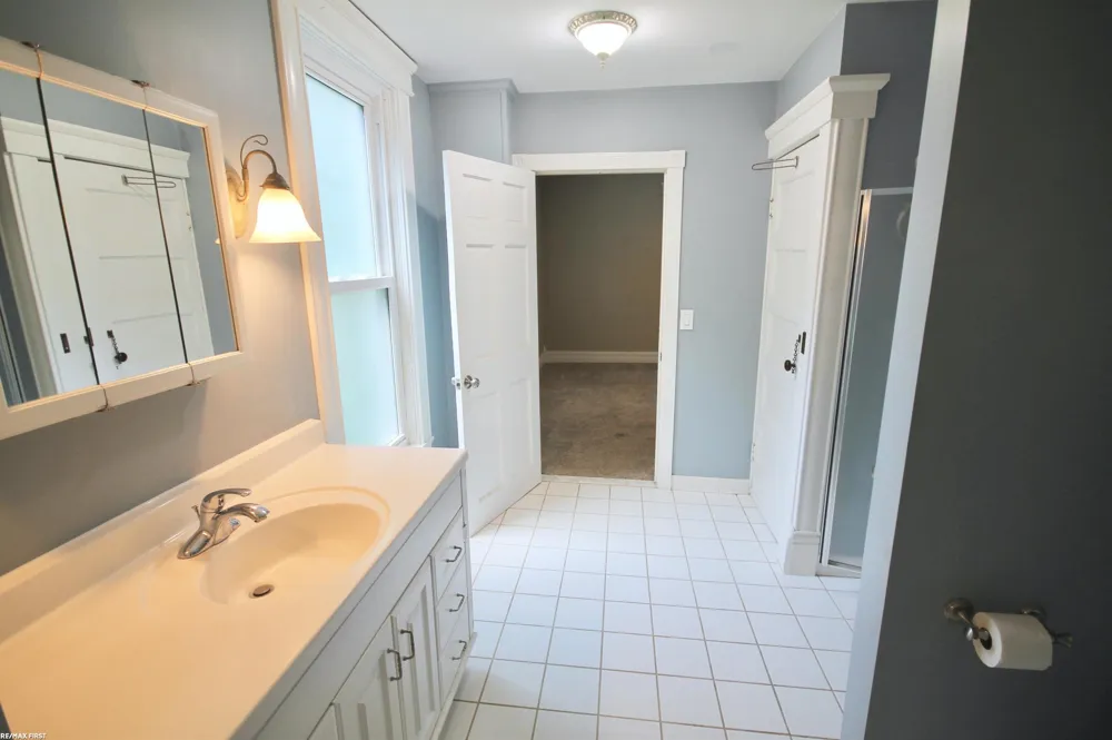 48 W Burdick Street Oxford Village, MI 48371