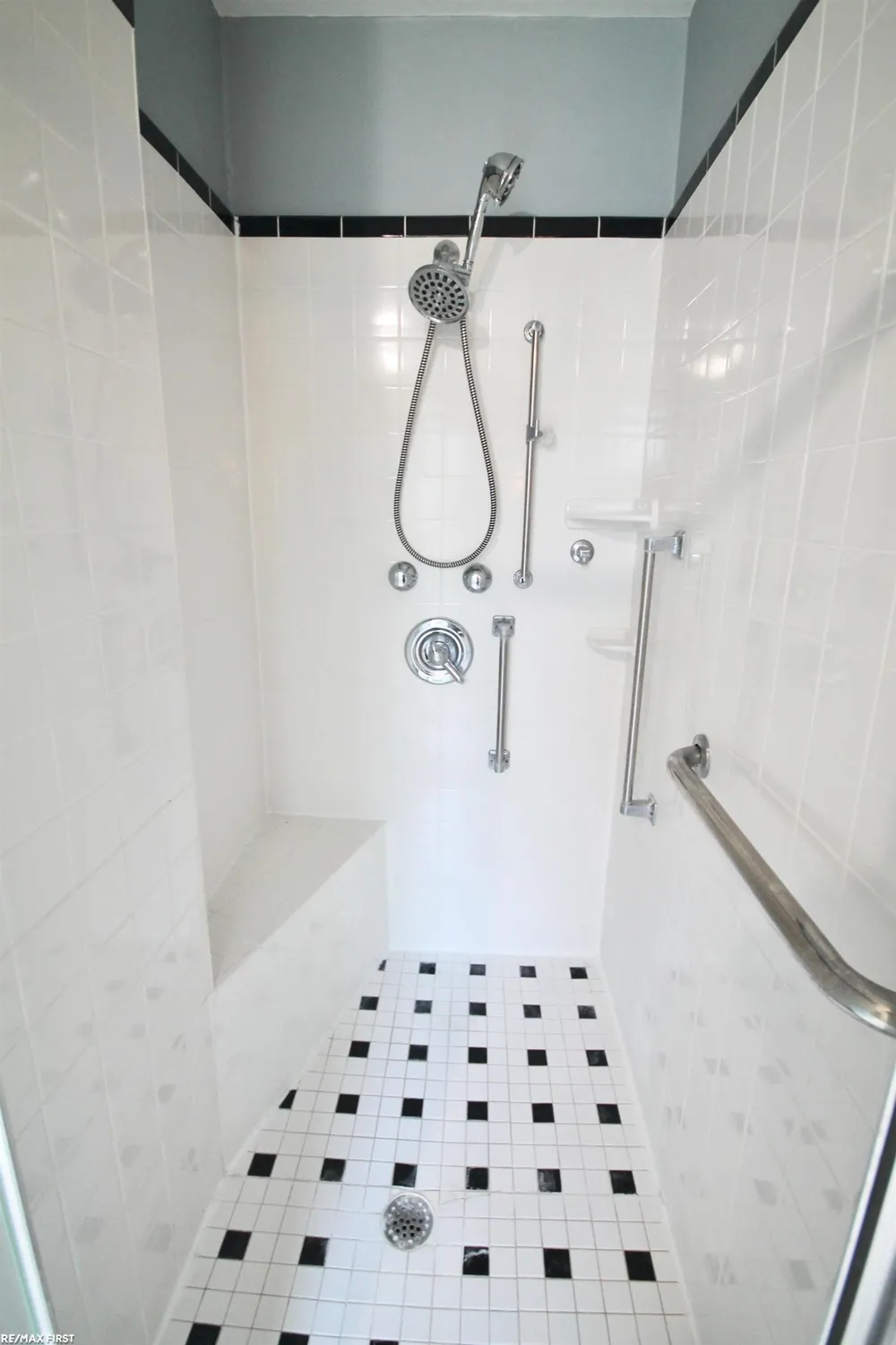 48 W Burdick Street Oxford Village, MI 48371