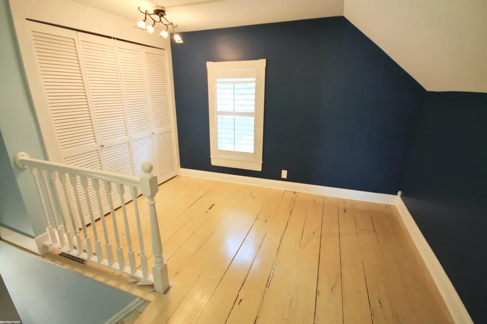 48 W Burdick Street Oxford Village, MI 48371