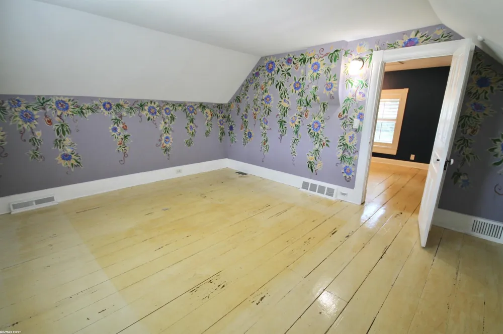 48 W Burdick Street Oxford Village, MI 48371