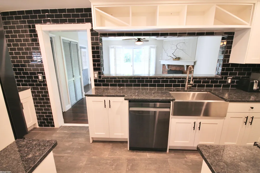 48 W Burdick Street Oxford Village, MI 48371