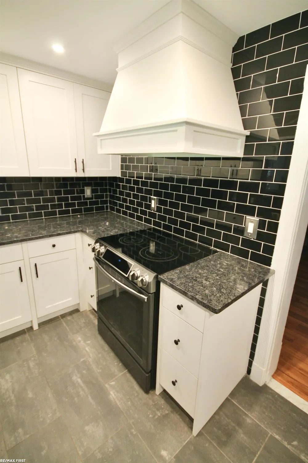 48 W Burdick Street Oxford Village, MI 48371