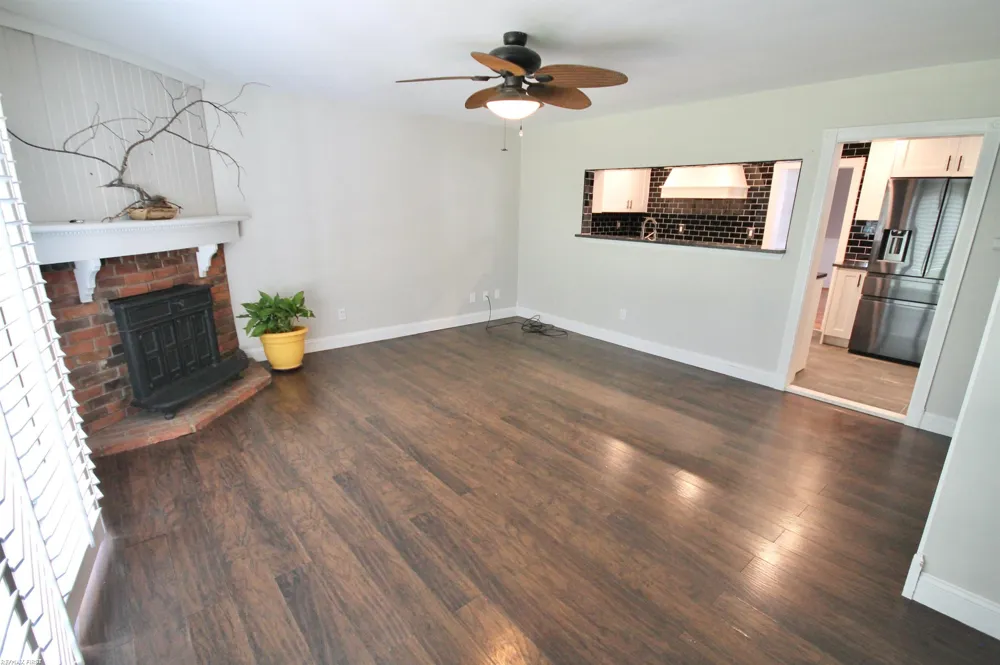 48 W Burdick Street Oxford Village, MI 48371