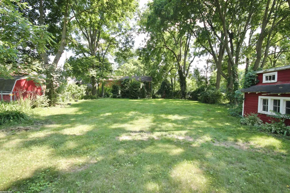 48 W Burdick Street Oxford Village, MI 48371
