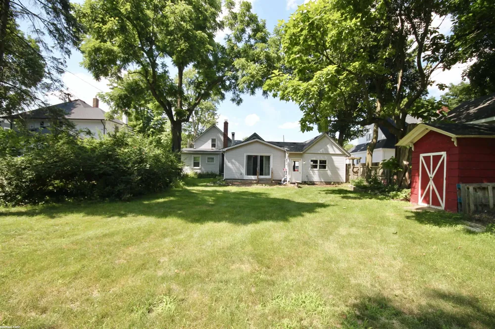 48 W Burdick Street Oxford Village, MI 48371