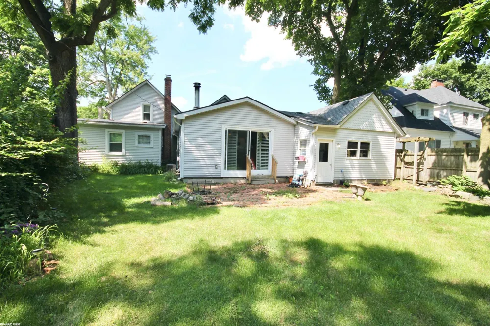 48 W Burdick Street Oxford Village, MI 48371