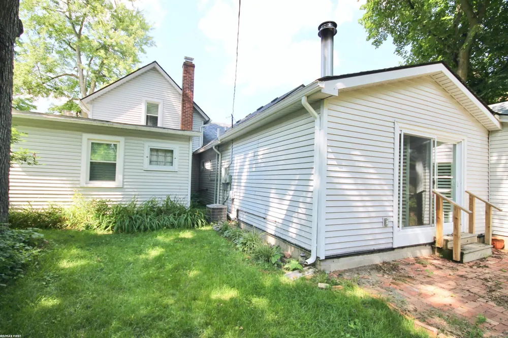 48 W Burdick Street Oxford Village, MI 48371