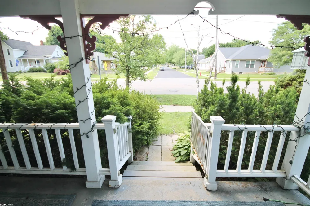 48 W Burdick Street Oxford Village, MI 48371