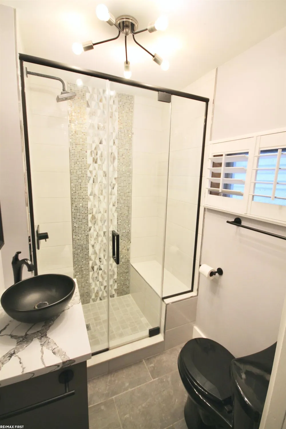 48 W Burdick Street Oxford Village, MI 48371