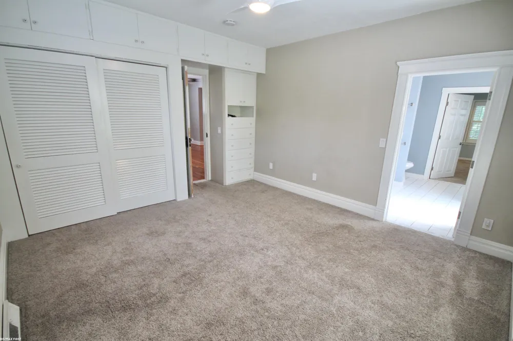 48 W Burdick Street Oxford Village, MI 48371