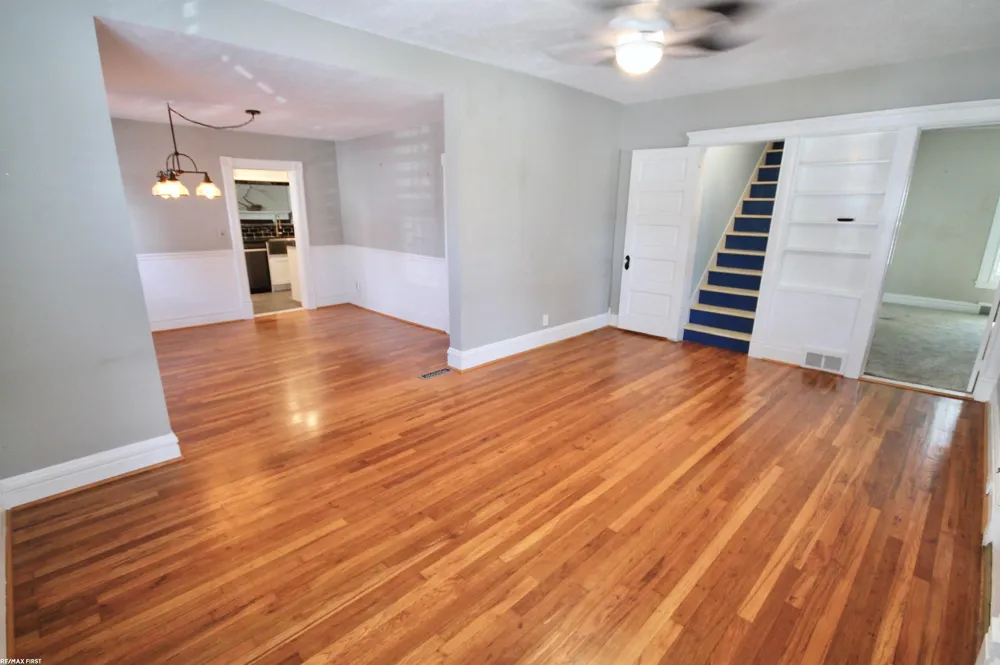 48 W Burdick Street Oxford Village, MI 48371