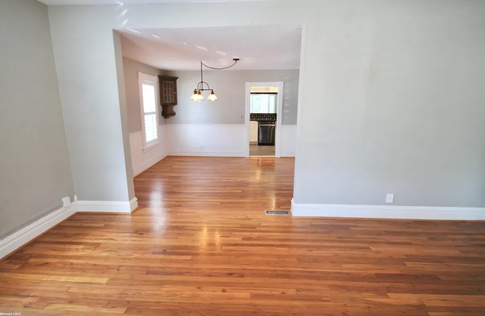 48 W Burdick Street Oxford Village, MI 48371
