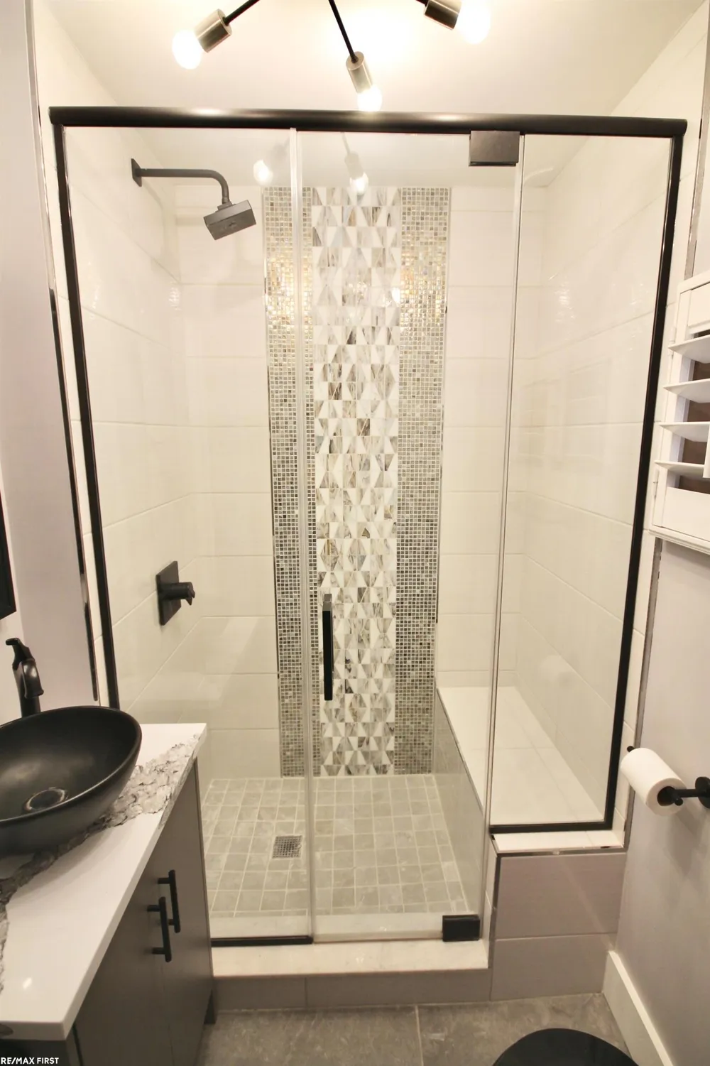 48 W Burdick Street Oxford Village, MI 48371