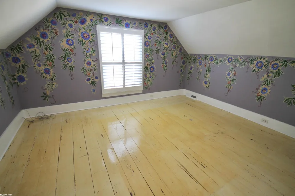 48 W Burdick Street Oxford Village, MI 48371