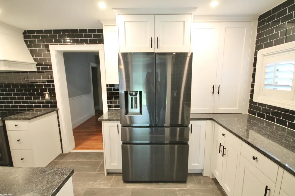 48 W Burdick Street Oxford Village, MI 48371